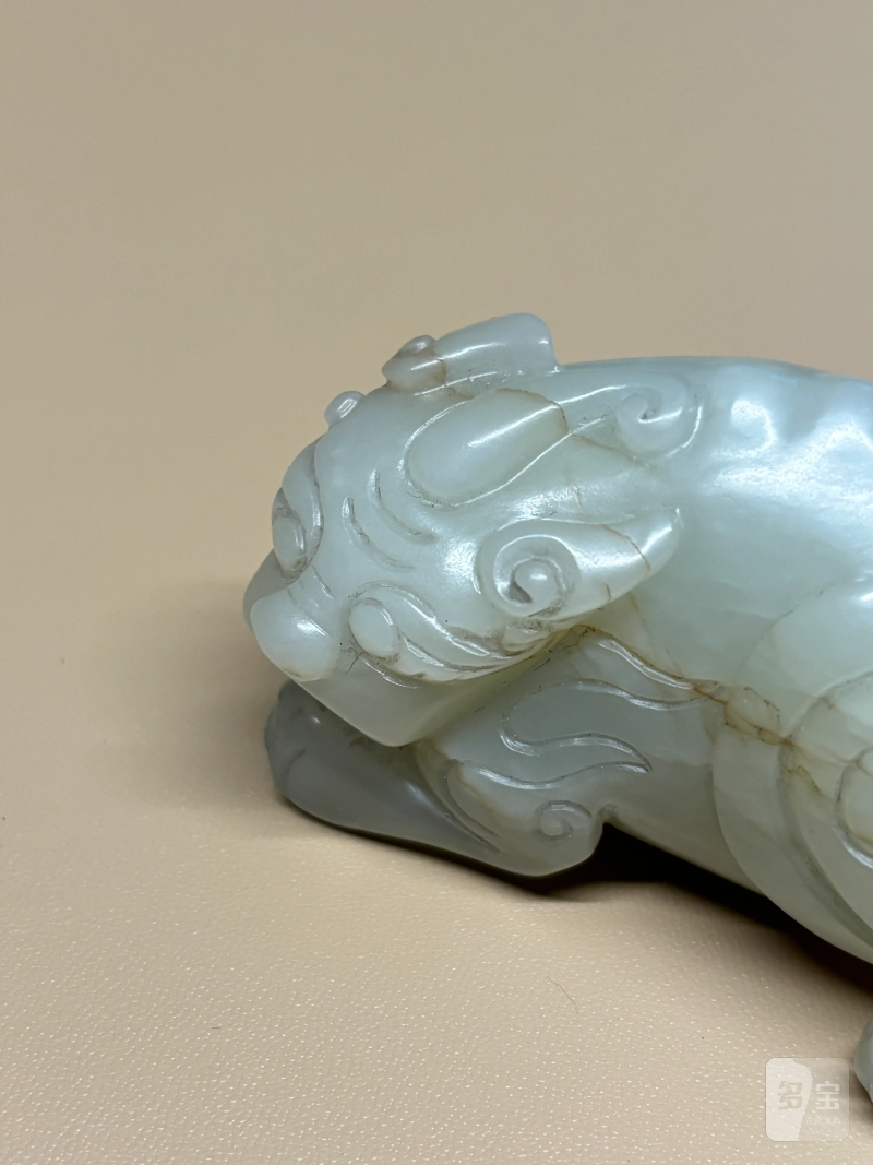 清 白玉圆雕貔貅卧姿把件 - 图3